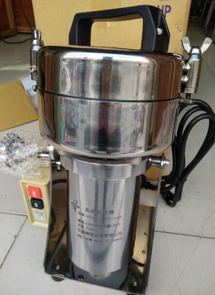 賽優(yōu)牧業(yè)實驗室飼料化驗采用中國臺灣欣鎮(zhèn)6202粉碎機！